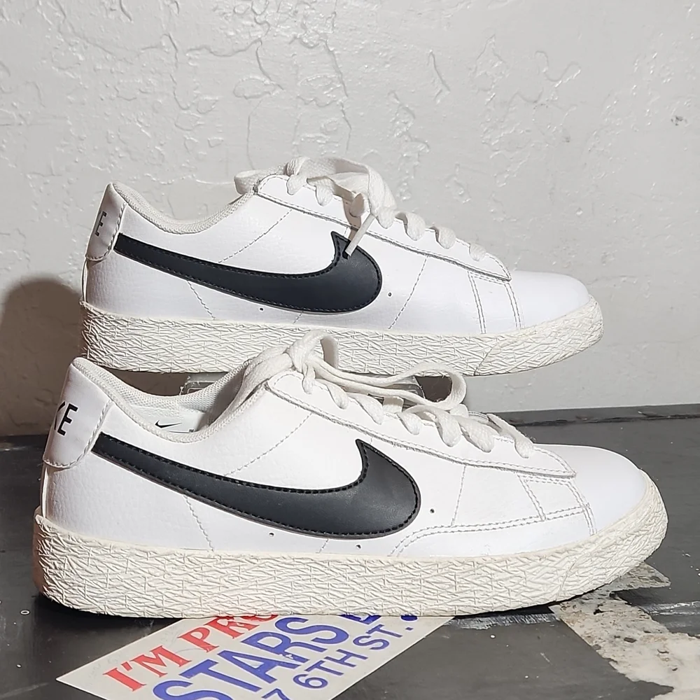 NIKE Blazer Low Leather Youth T4 Black White CZ7106-101
